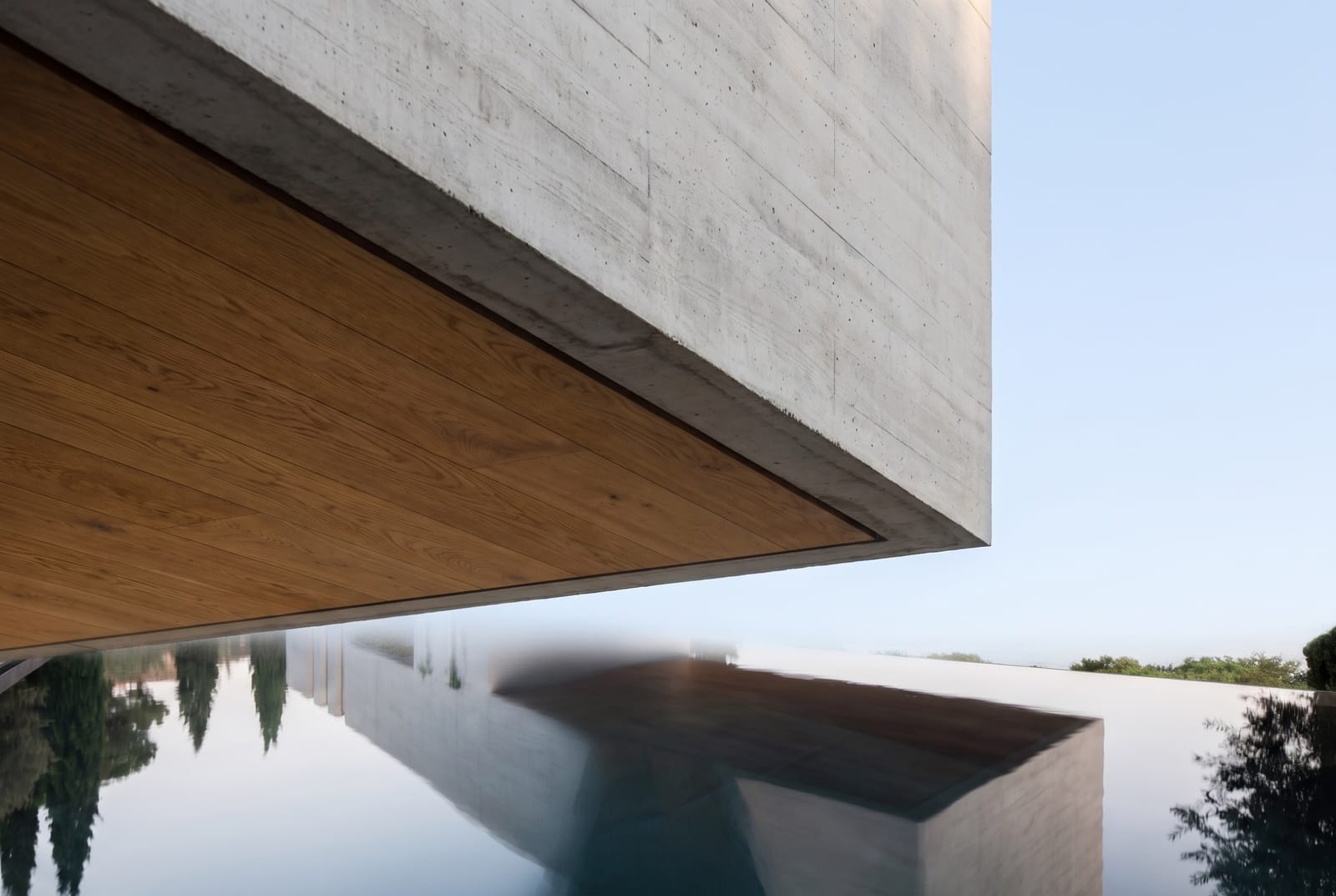 The cantilever soffit and its drip edge